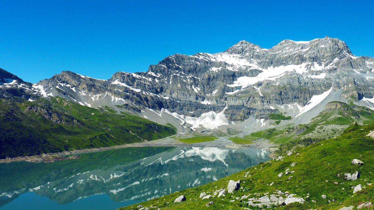 Vila Lieu Secret Dans Les Alpes Suisses Le Tretien Exteriér fotografie